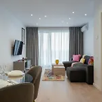 Roots Two - Tranquil Lakeview Escape With Balcony * 부쿠레슈티