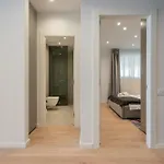 Roots Two - Tranquil Lakeview Escape With Balcony * 부쿠레슈티