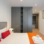 Roots Two - Tranquil Lakeview Escape With Balcony * 부쿠레슈티