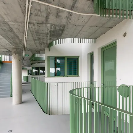 Roots Two - Tranquil Lakeview Escape With Balcony Apartamento *