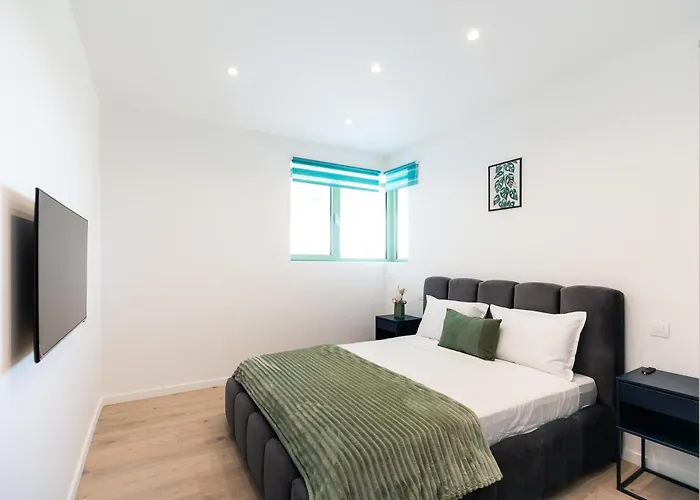 Roots Two - Tranquil Lakeview Escape With Balcony Apartamento Bucareste