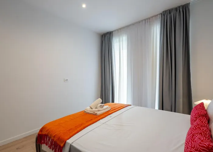 Roots Two - Tranquil Lakeview Escape With Balcony Bucareste