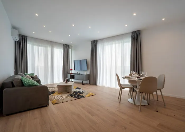 Roots Two - Tranquil Lakeview Escape With Balcony Bucareste