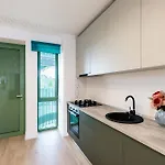 Roots Two - Tranquil Lakeview Escape With Balcony Daire *