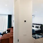 Roots Two - Tranquil Lakeview Escape With Balcony * Bükreş