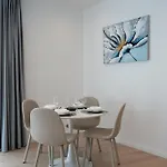 Daire Roots Two - Tranquil Lakeview Escape With Balcony Bükreş
