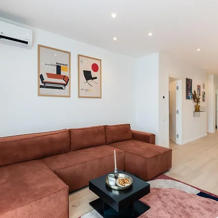 Roots Two - Tranquil Lakeview Escape With Balcony * Bucharest