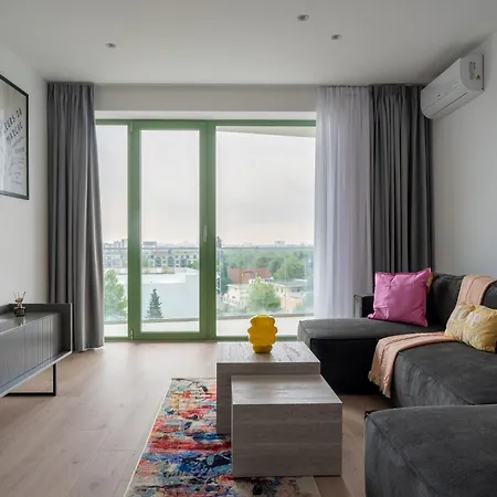 Roots Two - Tranquil Lakeview Escape With Balcony