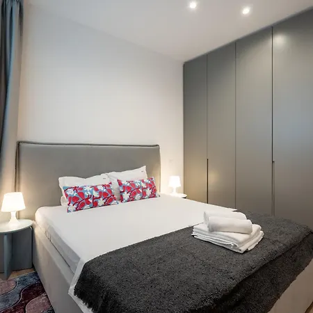 Roots Two - Tranquil Lakeview Escape With Balcony * Bucarest