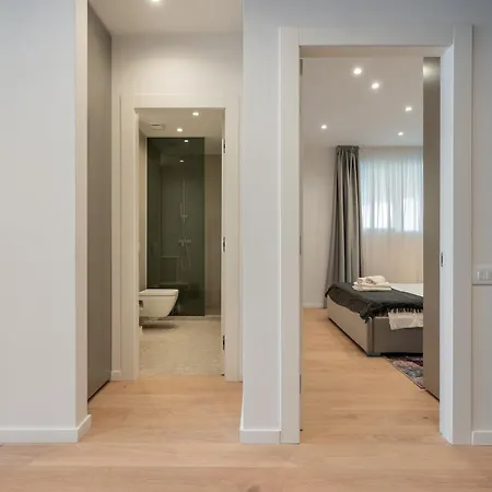 Roots Two - Tranquil Lakeview Escape With Balcony * Bucharest