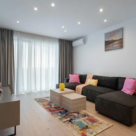 Roots Two - Tranquil Lakeview Escape With Balcony * Bucarest