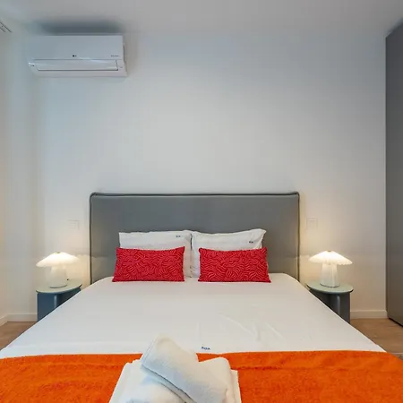 Appartement Roots Two - Tranquil Lakeview Escape With Balcony