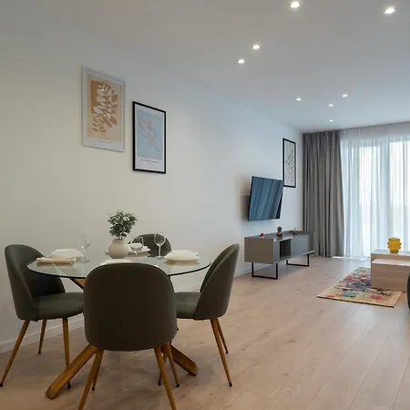 Roots Two - Tranquil Lakeview Escape With Balcony Bucarest