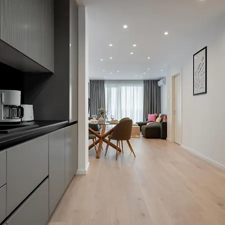 Roots Two - Tranquil Lakeview Escape With Balcony Apartment