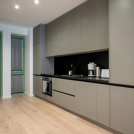 Roots Two - Tranquil Lakeview Escape With Balcony *