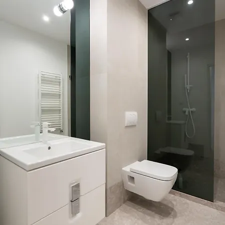 Roots Two - Tranquil Lakeview Escape With Balcony Appartement Bucarest