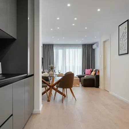 Appartement Roots Two - Tranquil Lakeview Escape With Balcony *