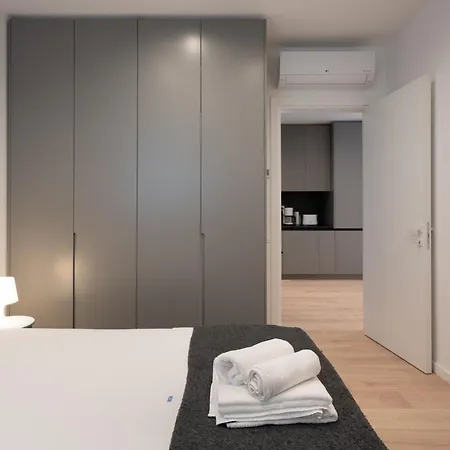 Apartment Roots Two - Tranquil Lakeview Escape With Balcony Bucharest