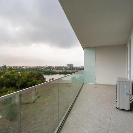 Appartement Roots Two - Tranquil Lakeview Escape With Balcony *