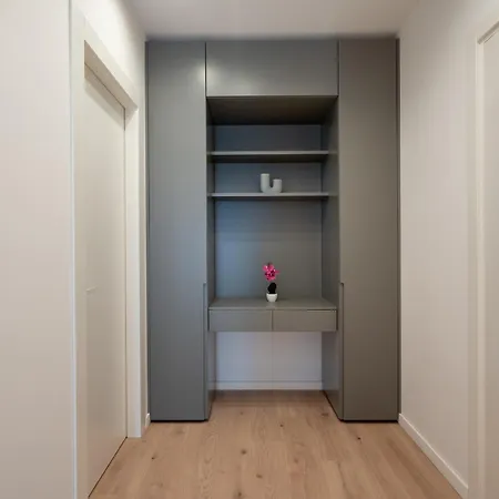 Roots Two - Tranquil Lakeview Escape With Balcony