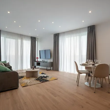 Roots Two - Tranquil Lakeview Escape With Balcony Bucharest