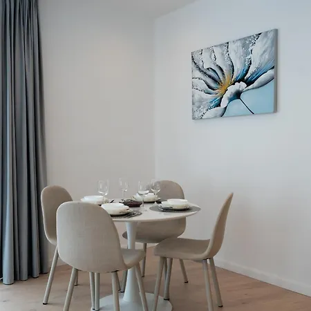 Apartment Roots Two - Tranquil Lakeview Escape With Balcony Bucharest