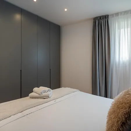 Roots Two - Tranquil Lakeview Escape With Balcony Apartment