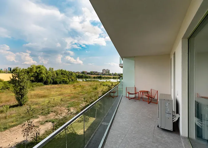 Roots Two - Tranquil Lakeview Escape With Balcony * Bucharest