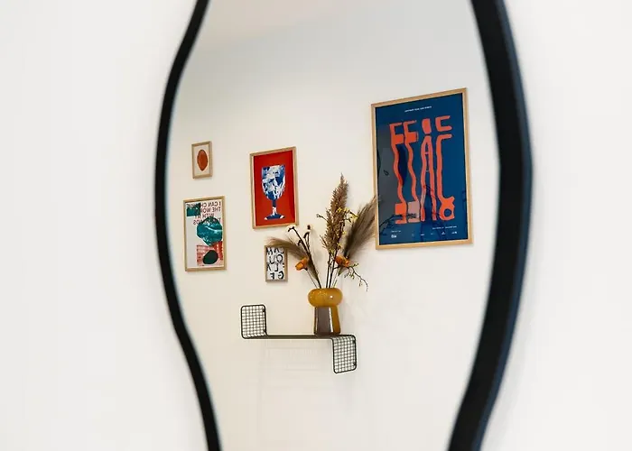 Roots Two - Tranquil Lakeview Escape With Balcony