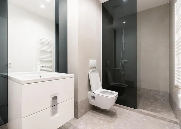 Roots Two - Tranquil Lakeview Escape With Balcony * Bucharest