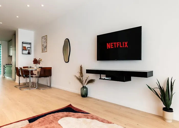 Roots Two - Tranquil Lakeview Escape With Balcony 公寓 布加勒斯特