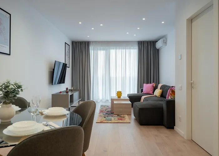 Roots Two - Tranquil Lakeview Escape With Balcony * Bucarest