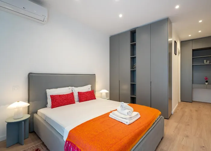 Roots Two - Tranquil Lakeview Escape With Balcony Apartamento *