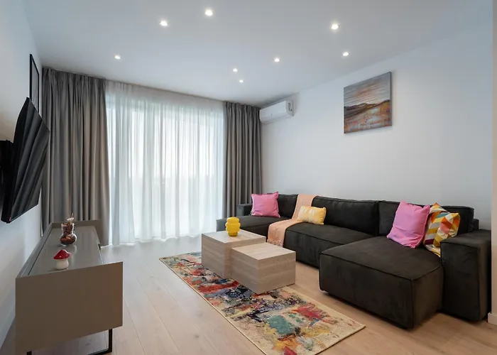 Roots Two - Tranquil Lakeview Escape With Balcony * Bucharest