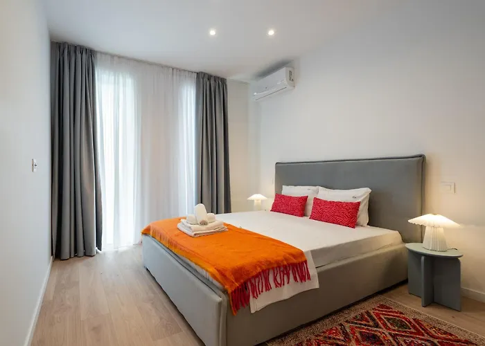 Roots Two - Tranquil Lakeview Escape With Balcony Apartment Bucharest