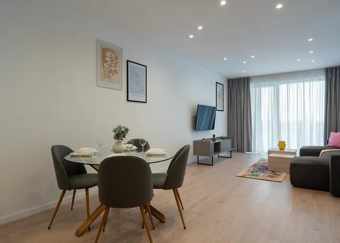 Roots Two - Tranquil Lakeview Escape With Balcony Bucarest