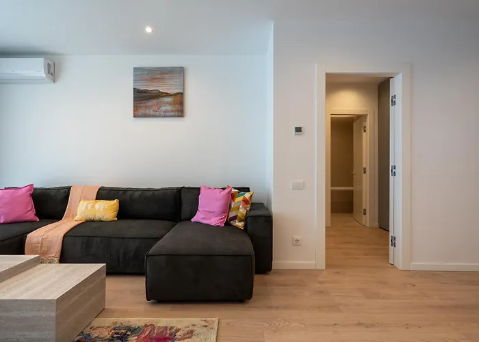 Roots Two - Tranquil Lakeview Escape With Balcony 布加勒斯特