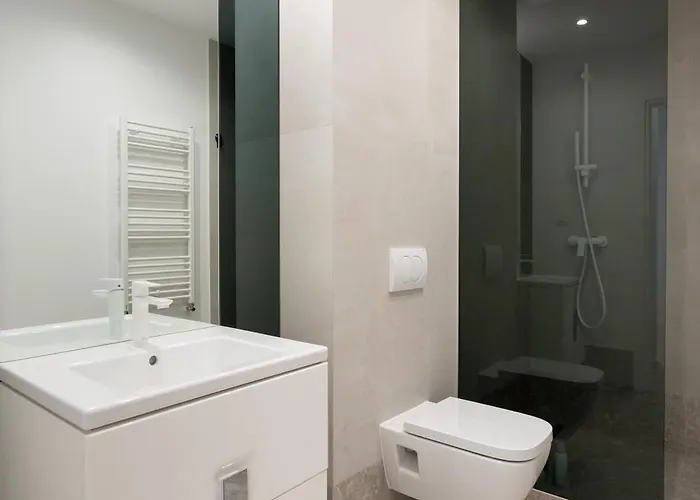 Roots Two - Tranquil Lakeview Escape With Balcony Apartment Bucharest