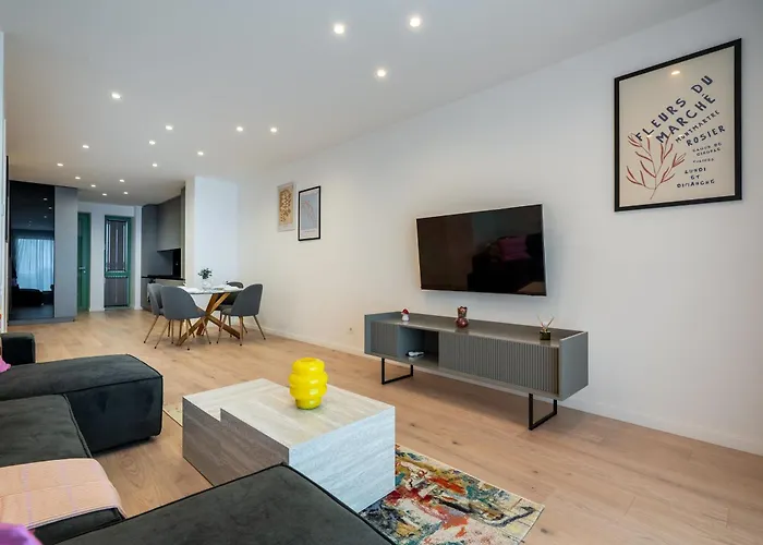 Roots Two - Tranquil Lakeview Escape With Balcony * 布加勒斯特