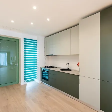 Apartment Roots Two - Tranquil Lakeview Escape With Balcony Bukarest