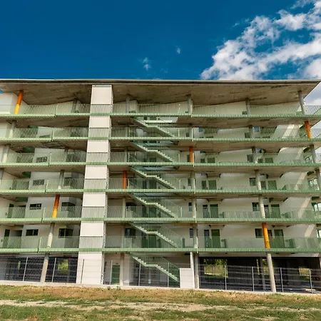 Roots Two - Tranquil Lakeview Escape With Balcony *