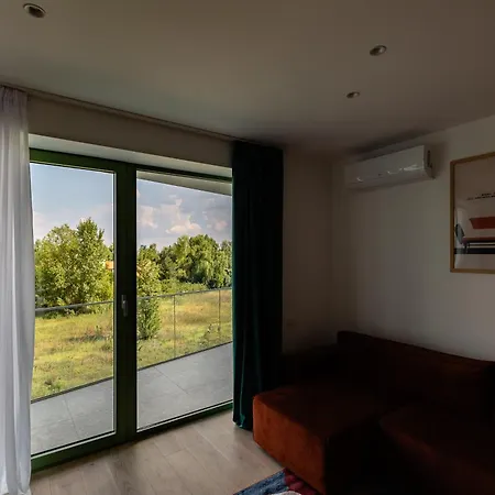 Roots Two - Tranquil Lakeview Escape With Balcony *