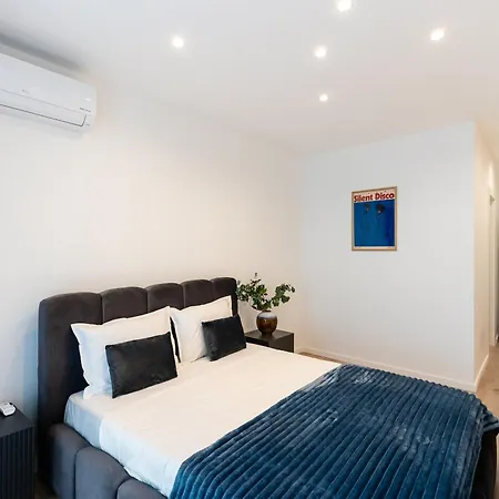 Roots Two - Tranquil Lakeview Escape With Balcony Bukarest