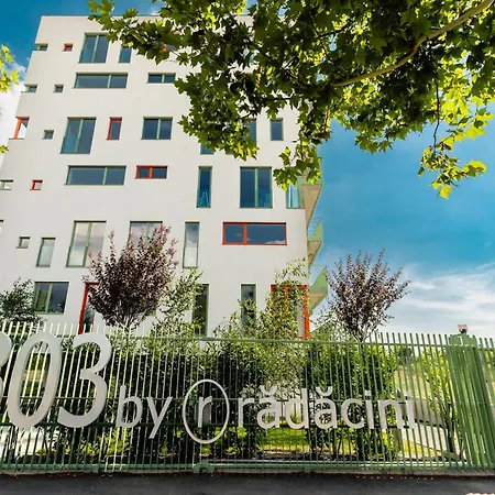 Roots Two - Tranquil Lakeview Escape With Balcony