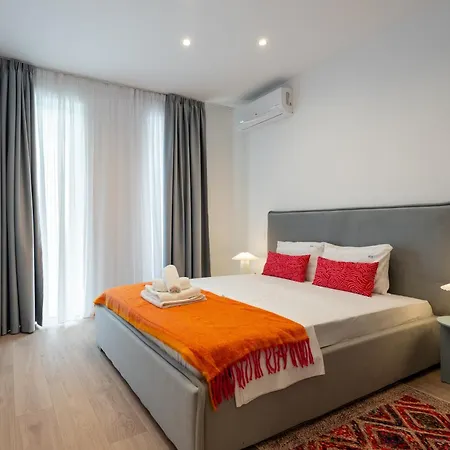 Roots Two - Tranquil Lakeview Escape With Balcony Apartment Bukarest