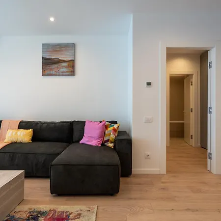 Roots Two - Tranquil Lakeview Escape With Balcony Bukarest