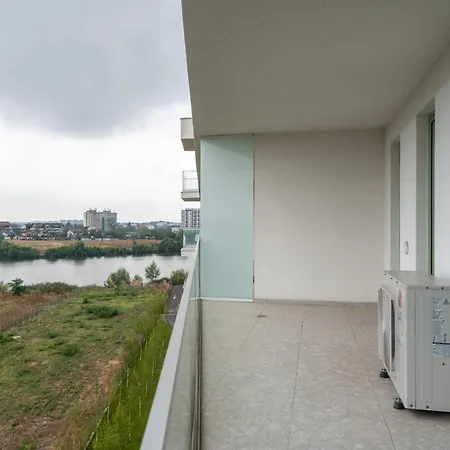 Roots Two - Tranquil Lakeview Escape With Balcony