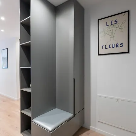 Roots Two - Tranquil Lakeview Escape With Balcony Bukarest