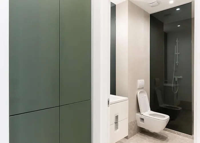 Roots Two - Tranquil Lakeview Escape With Balcony Διαμέρισμα