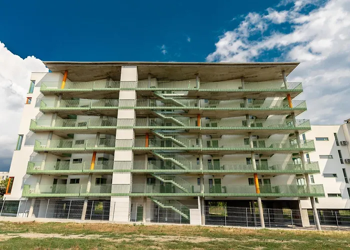 Roots Two - Tranquil Lakeview Escape With Balcony *